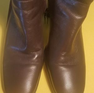 Easy spirit brown boots nice heel